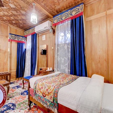 Lake Victoria Houseboats Bed & Breakfast Srinagar  Ngoại thất bức ảnh