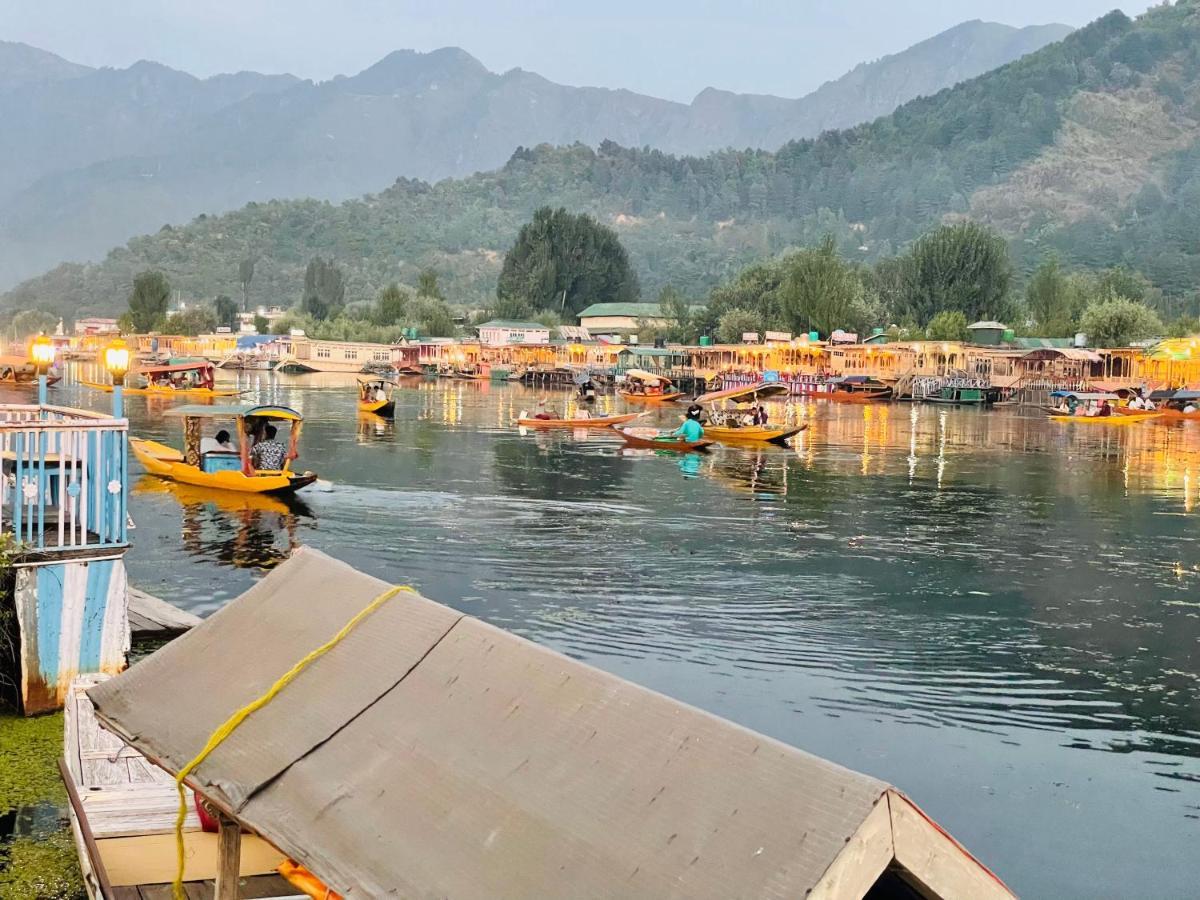 Lake Victoria Houseboats Bed & Breakfast Srinagar  Ngoại thất bức ảnh