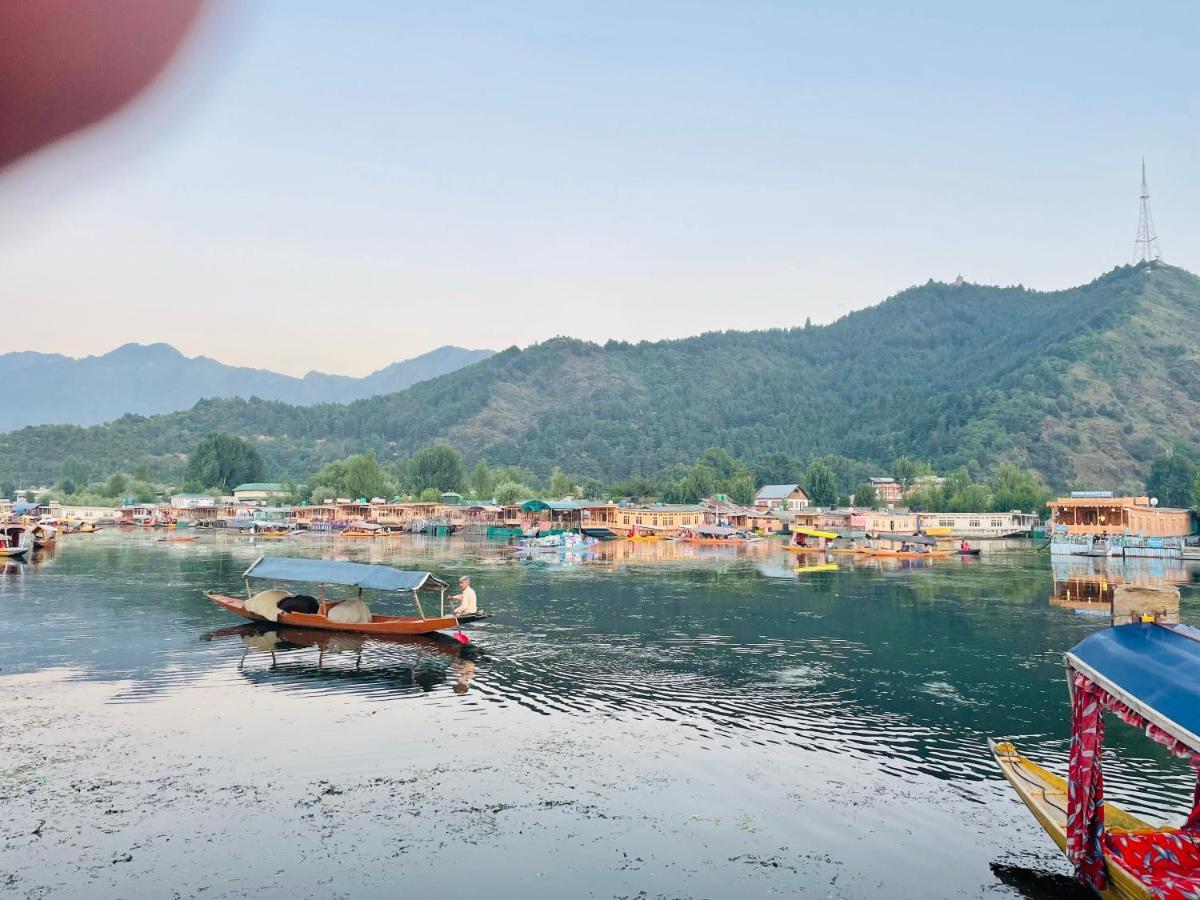 Lake Victoria Houseboats Bed & Breakfast Srinagar  Ngoại thất bức ảnh