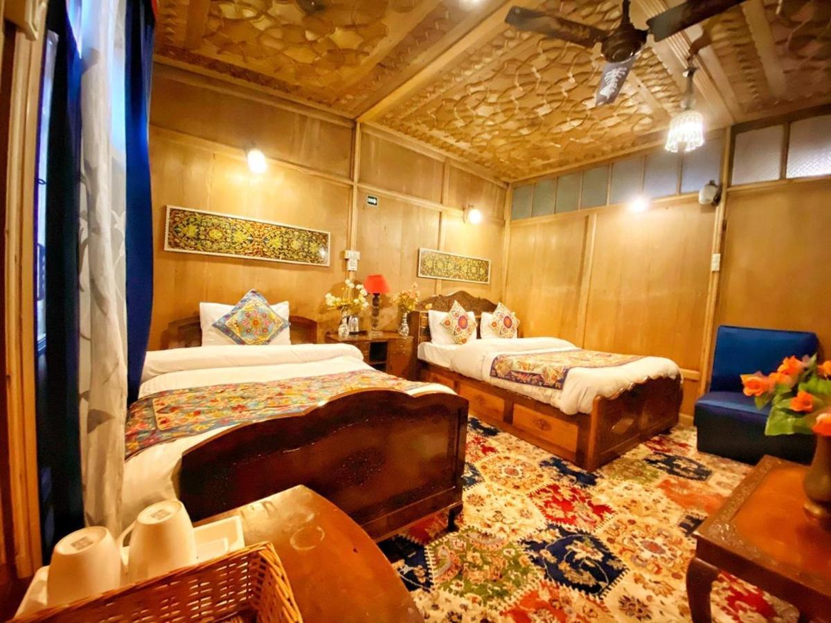 Lake Victoria Houseboats Bed & Breakfast Srinagar  Ngoại thất bức ảnh