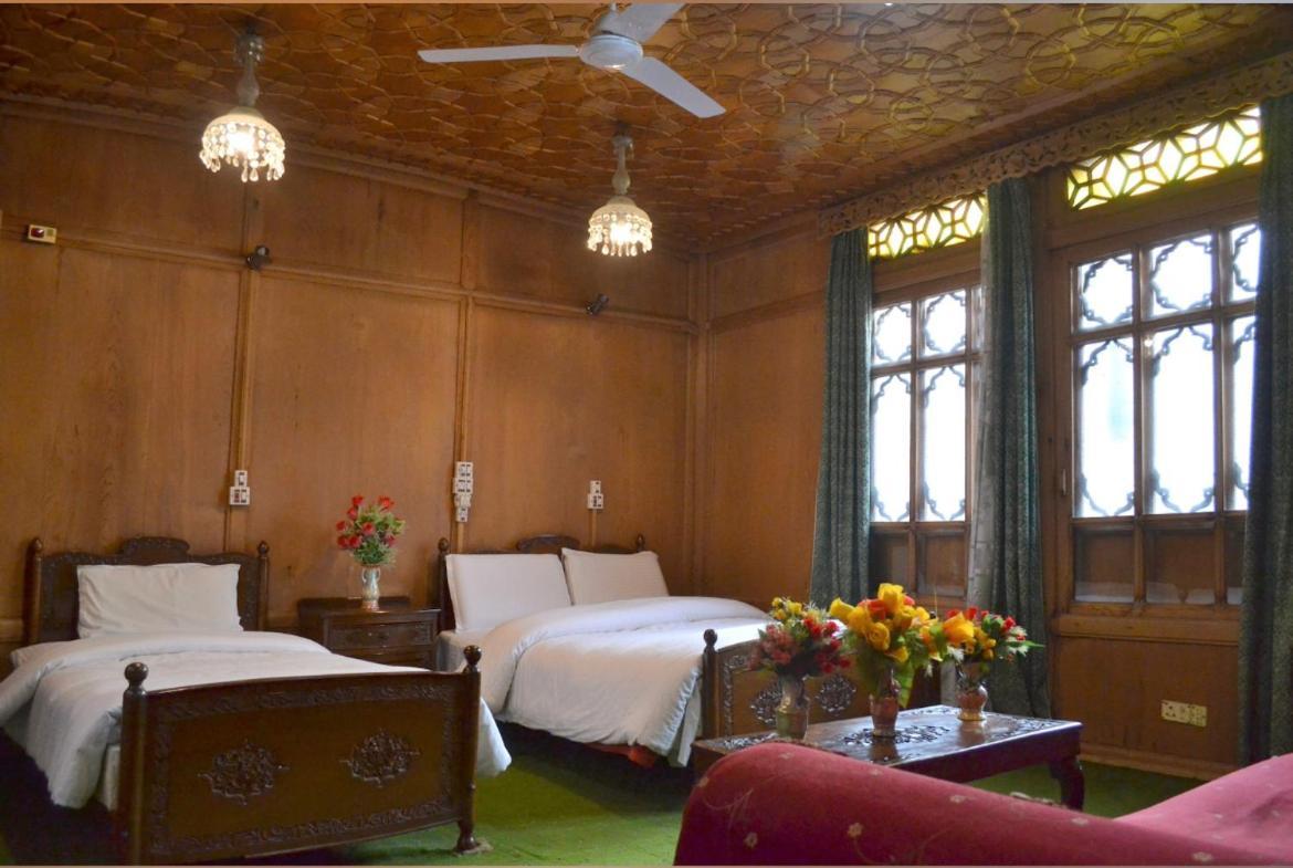 Lake Victoria Houseboats Bed & Breakfast Srinagar  Ngoại thất bức ảnh