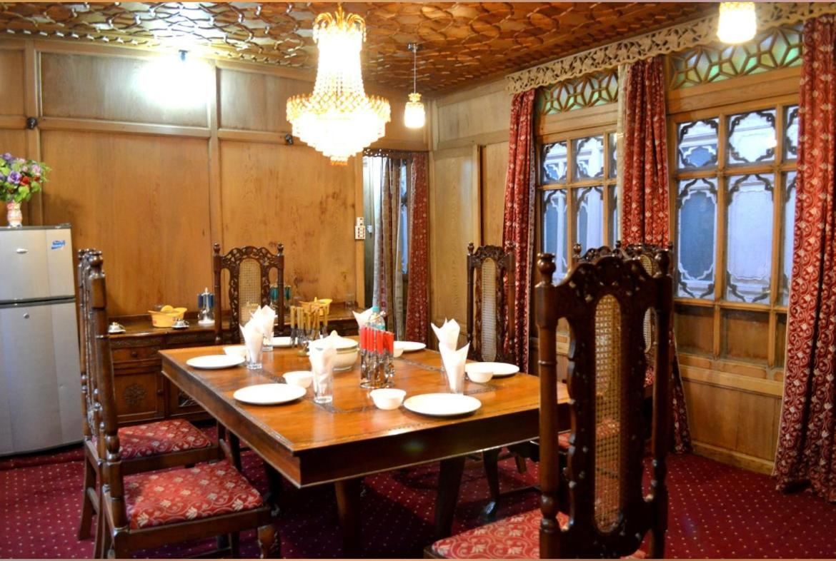 Lake Victoria Houseboats Bed & Breakfast Srinagar  Ngoại thất bức ảnh