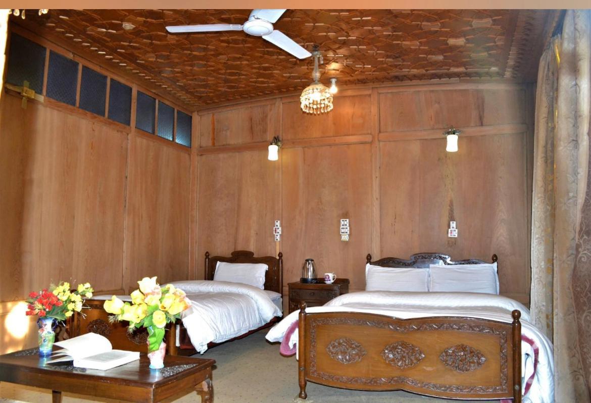 Lake Victoria Houseboats Bed & Breakfast Srinagar  Ngoại thất bức ảnh