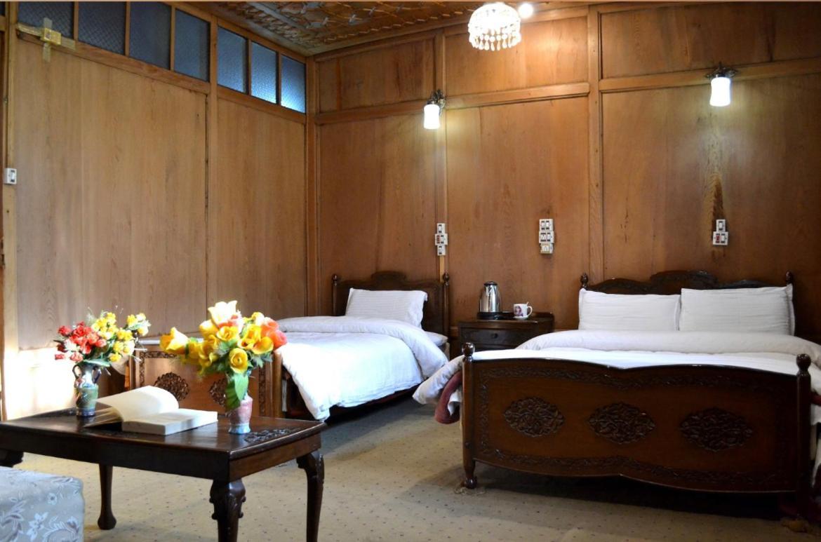 Lake Victoria Houseboats Bed & Breakfast Srinagar  Ngoại thất bức ảnh